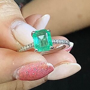 18kt White Gold 2.03ct Genuine Emerald and Diamonds Ring